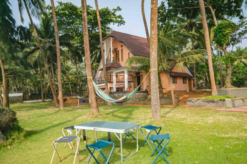 Baywatch By Grha - A Picturesque Beachfront Villa Kozhikode Exterior foto