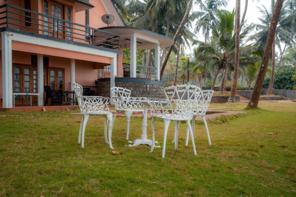 Baywatch By Grha - A Picturesque Beachfront Villa Kozhikode Exterior foto