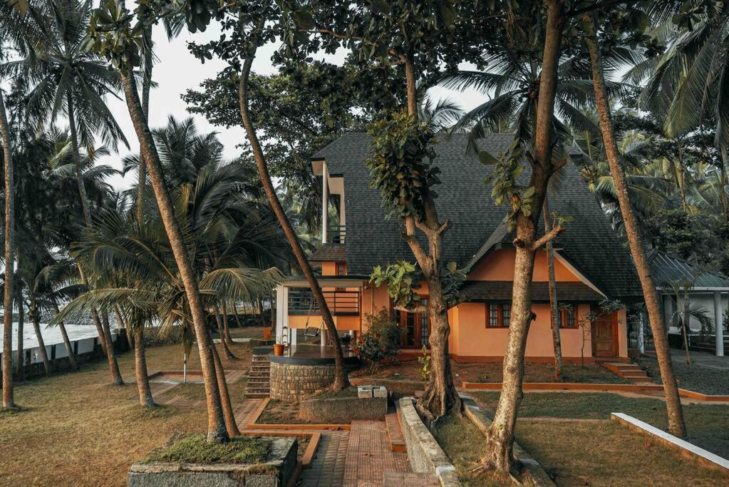Baywatch By Grha - A Picturesque Beachfront Villa Kozhikode Exterior foto