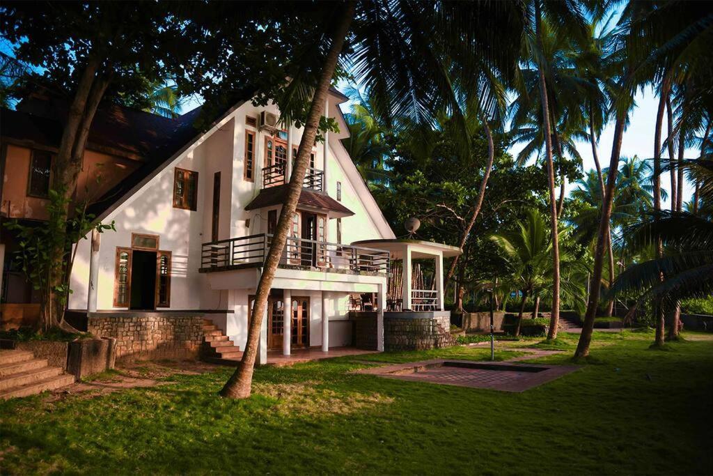 Baywatch By Grha - A Picturesque Beachfront Villa Kozhikode Exterior foto