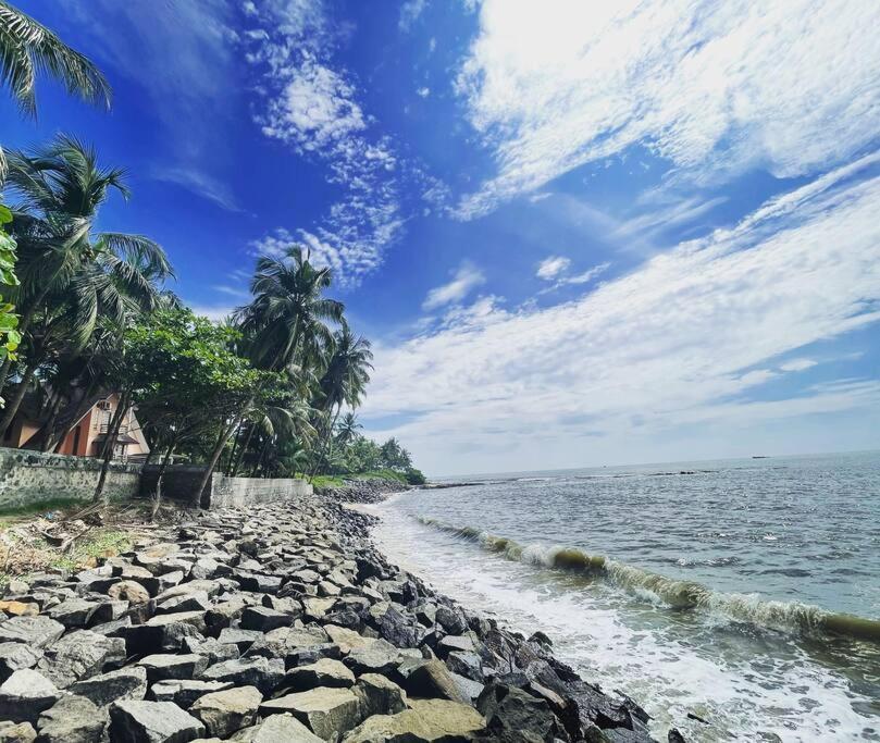 Baywatch By Grha - A Picturesque Beachfront Villa Kozhikode Exterior foto